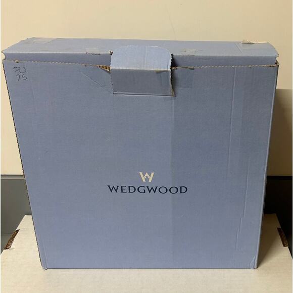 Wedgwood Icing 5 Piece Place Setting. kk433 - Picture 9 of 9